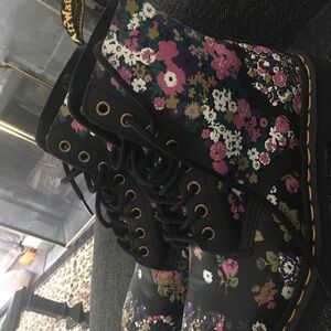 Dr Martens floral ladies boots super chic leather